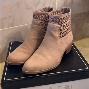 Qupid size 6.5 bootie
